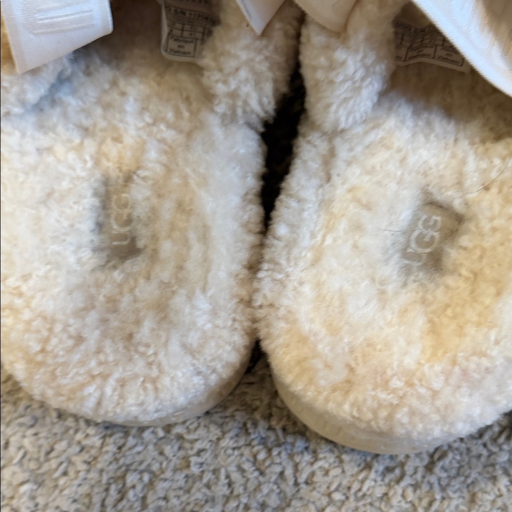 UGG woman’s Fluffy Slippers - Cream - Picture 5 of 7
